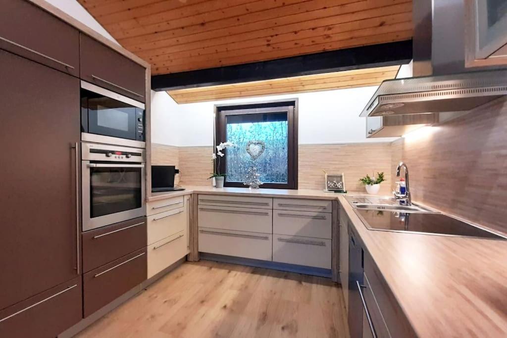 Ferienhaus Lena Im Sauerland Direkt Am Hennesee เมสเชอเดอ ภายนอก รูปภาพ