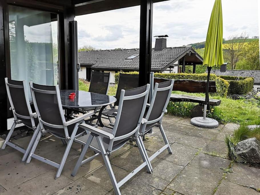 Ferienhaus Lena Im Sauerland Direkt Am Hennesee เมสเชอเดอ ภายนอก รูปภาพ