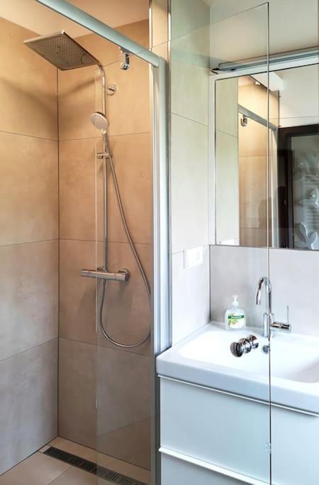 Ferienhaus Lena Im Sauerland Direkt Am Hennesee เมสเชอเดอ ภายนอก รูปภาพ